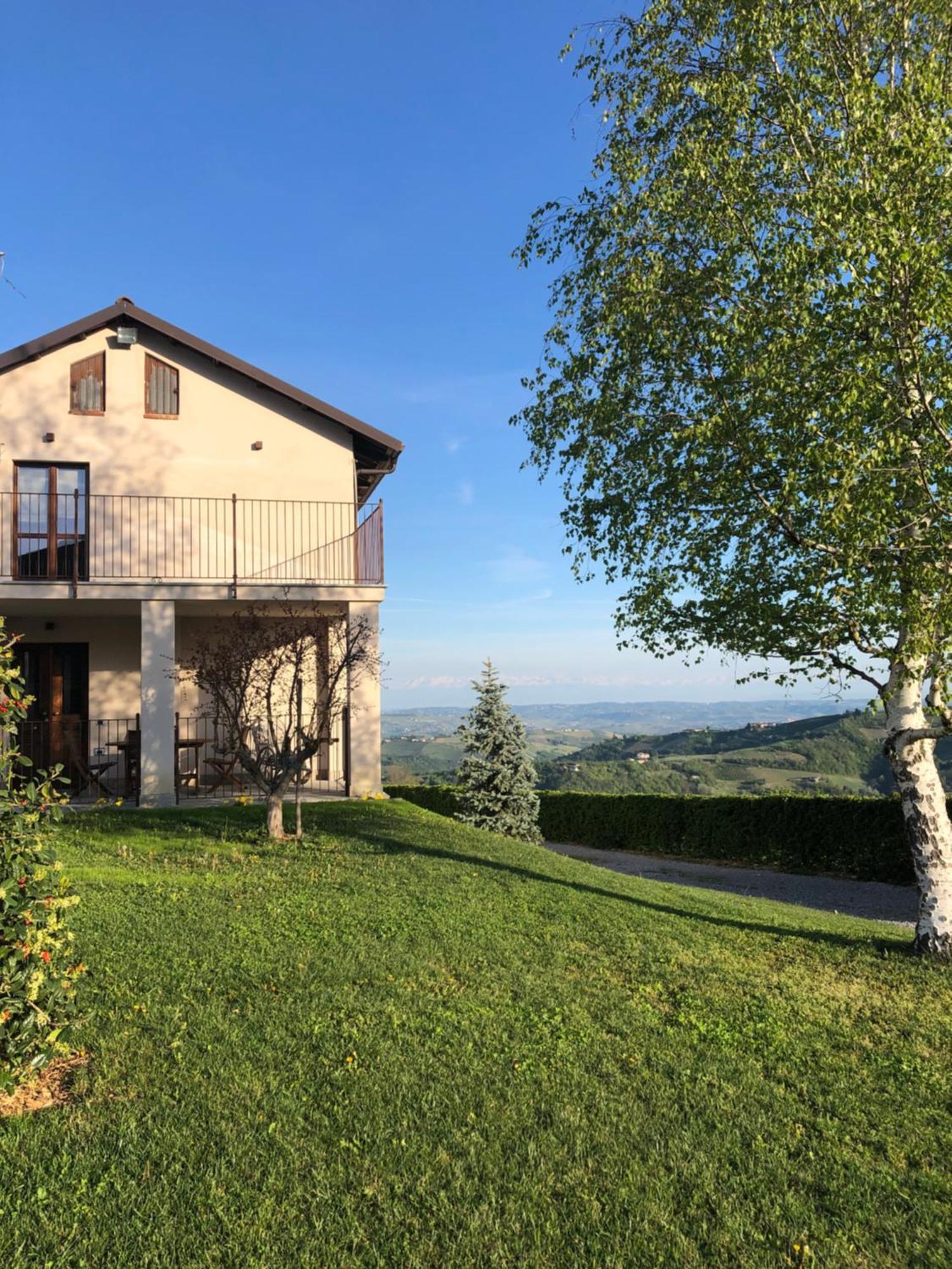 Agriturismo Ra Nissora Roddino Exteriör bild