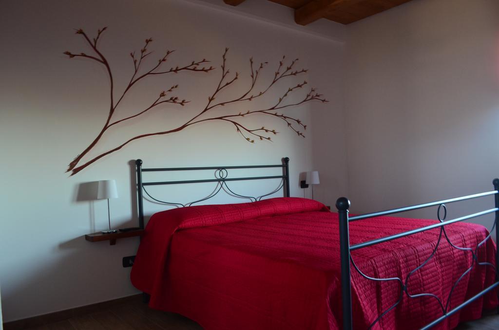 Agriturismo Ra Nissora Roddino Exteriör bild